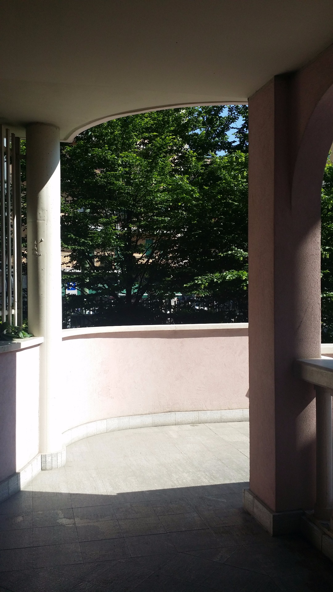 Ingresso stabile Valvassori Peroni 81 a Milano