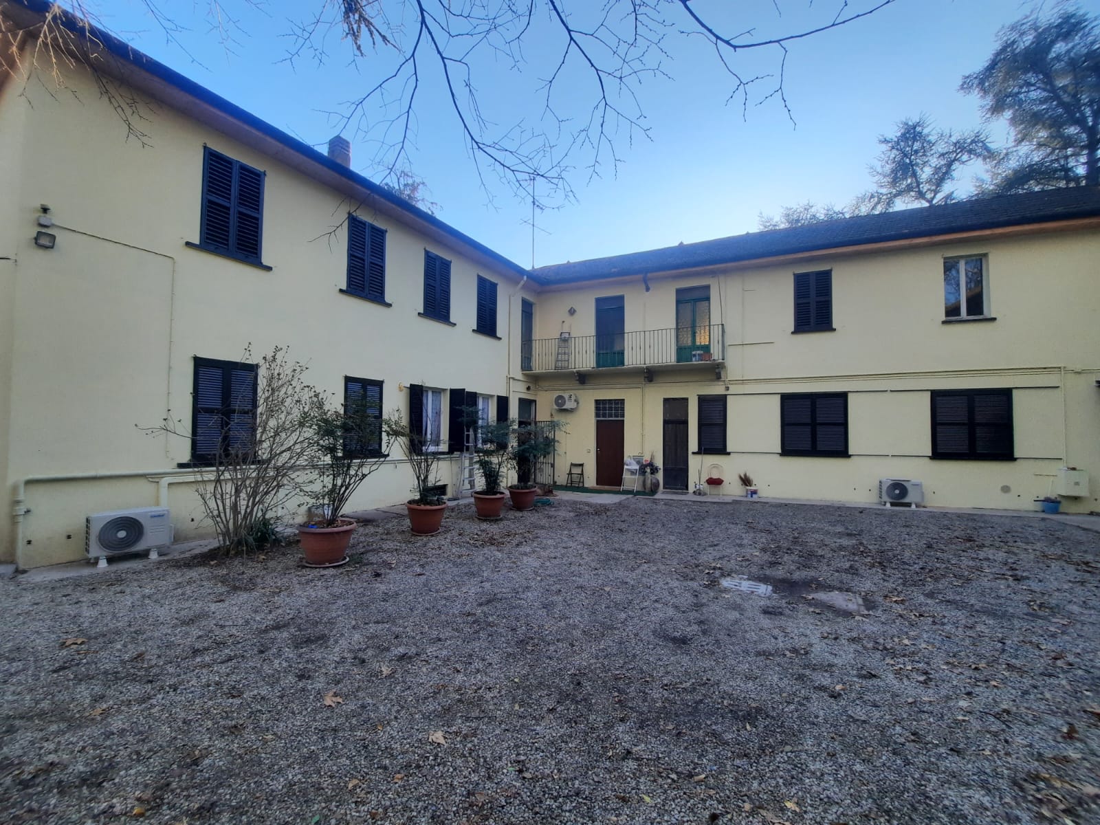 Interno corte risanata casale a Desio (MB)