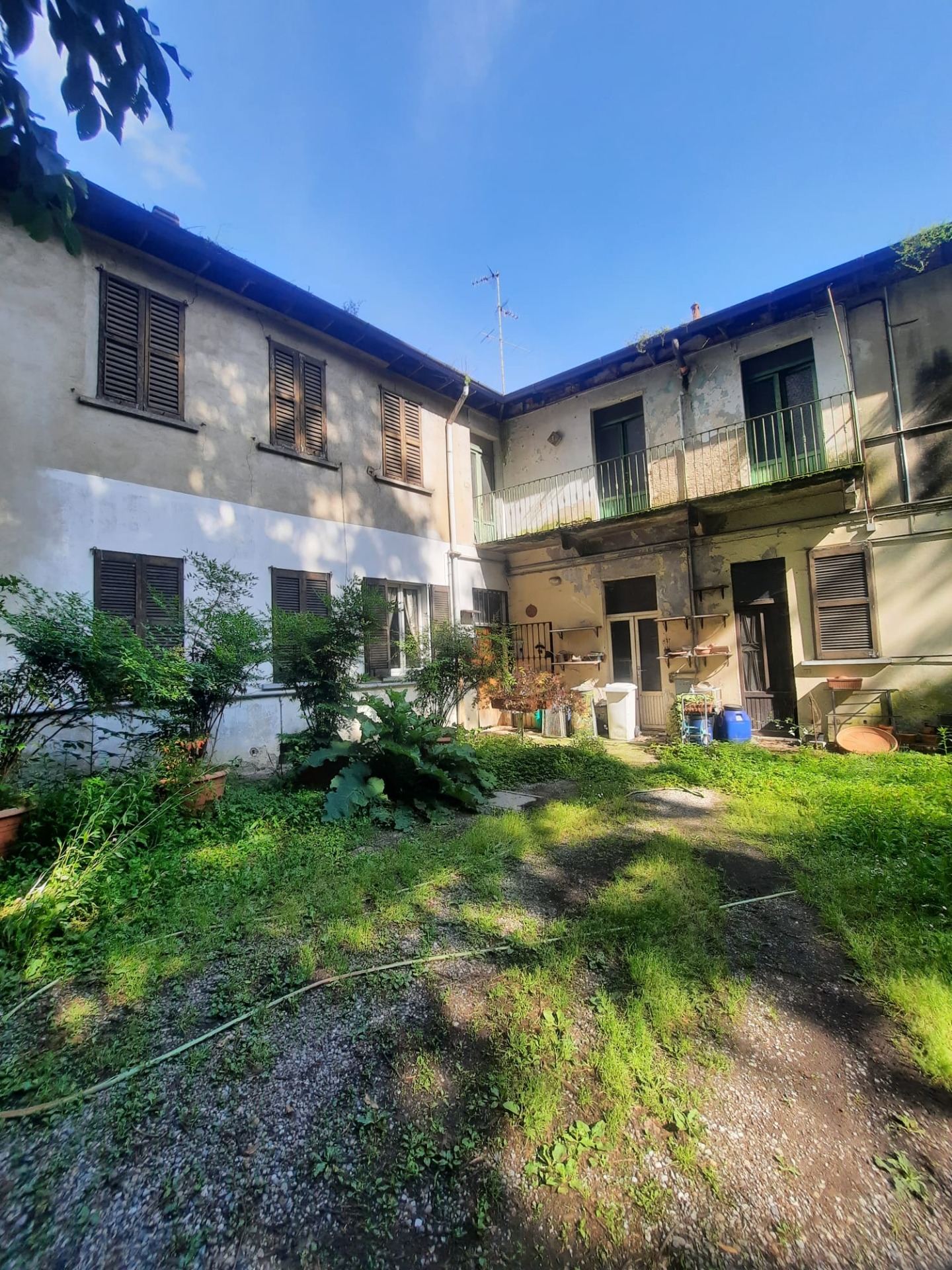 Interno corte prima del risanamento Desio (MB)